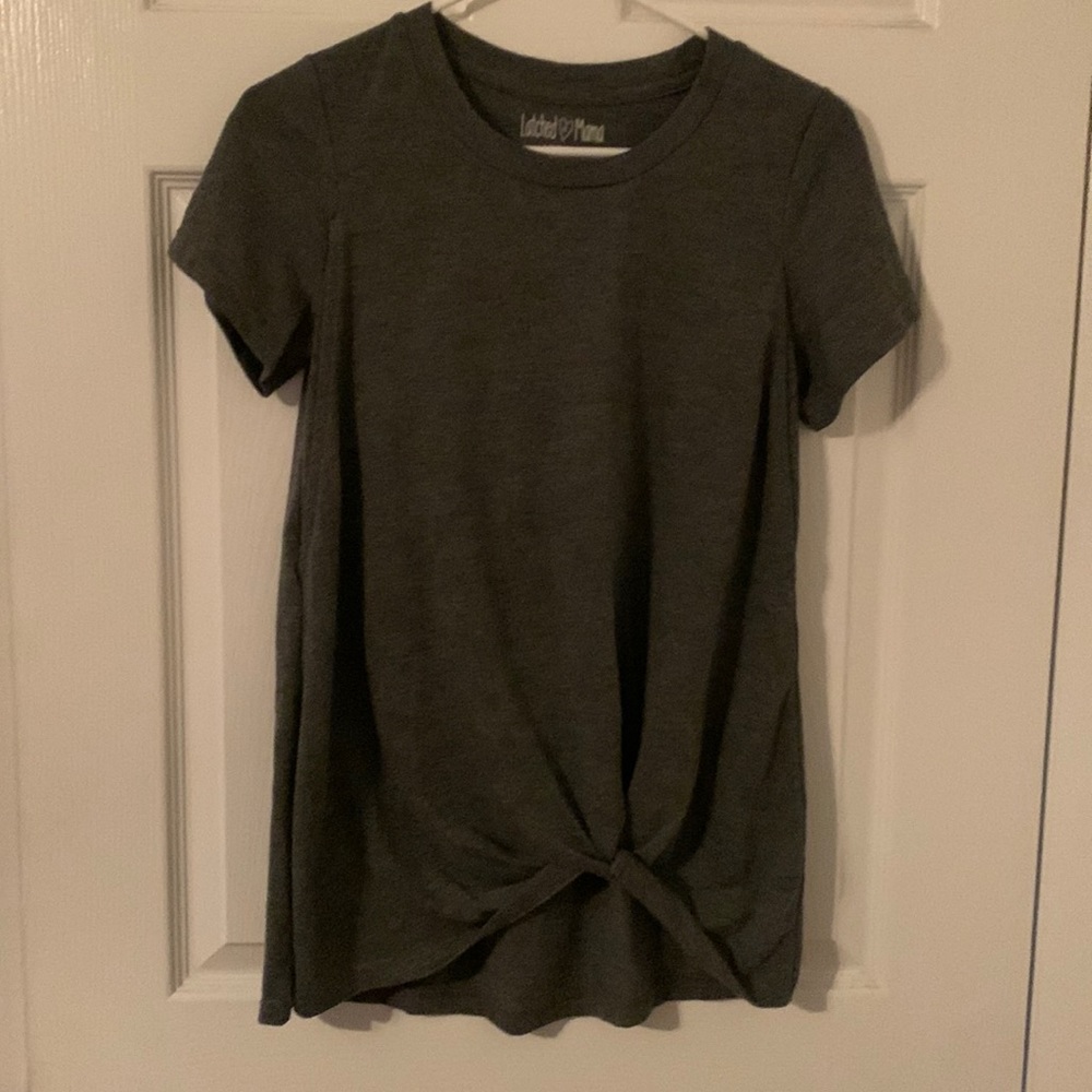 Dark heather grey nursing tee shirt with slimming bottom tie